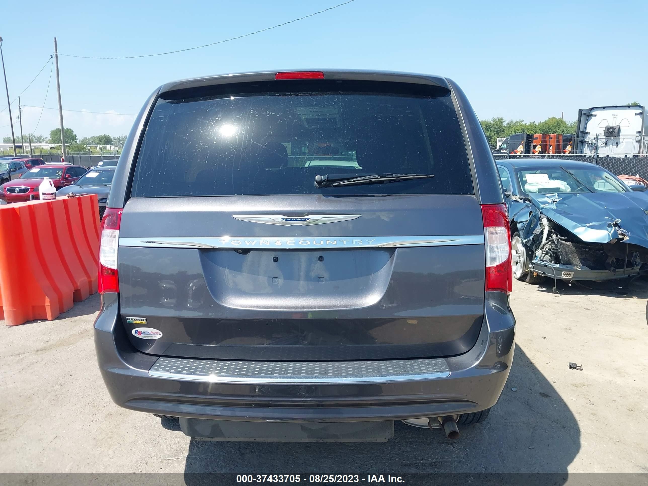 Photo 16 VIN: 2C4RC1BG1FR740377 - CHRYSLER TOWN & COUNTRY 