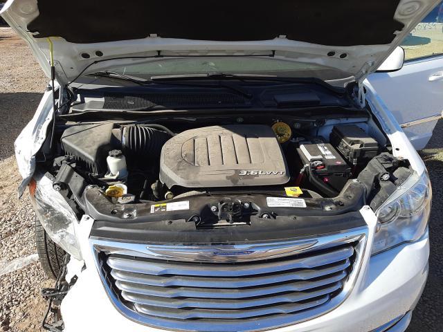 Photo 6 VIN: 2C4RC1BG1GR158023 - CHRYSLER TOWN &AMP COU 