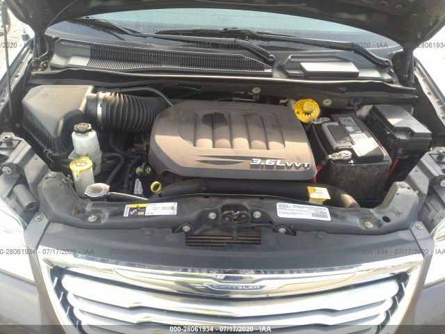 Photo 9 VIN: 2C4RC1BG1GR229558 - CHRYSLER TOWN & COUNTRY 