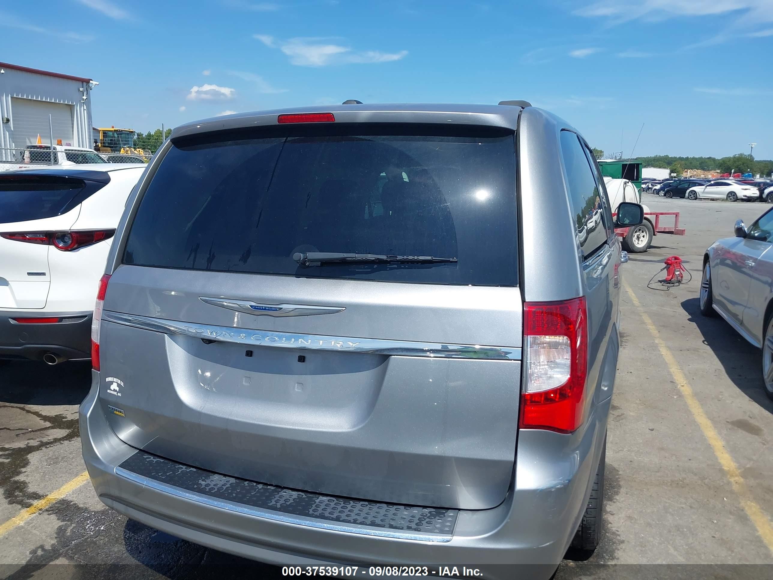 Photo 15 VIN: 2C4RC1BG1GR288898 - CHRYSLER TOWN & COUNTRY 