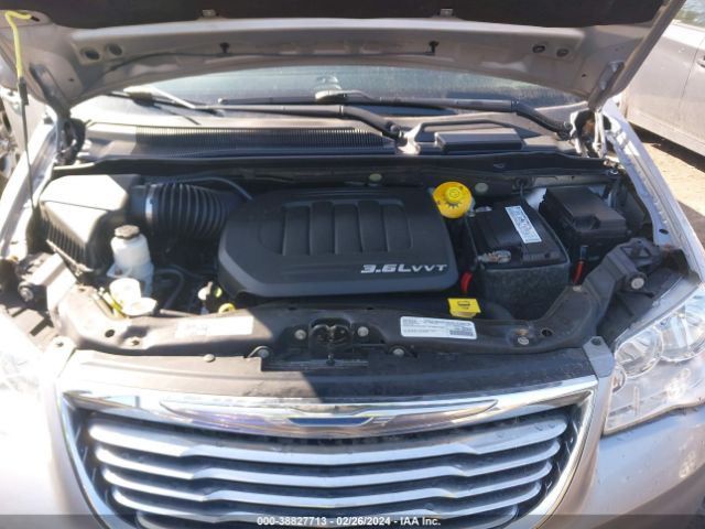 Photo 9 VIN: 2C4RC1BG1GR305795 - CHRYSLER TOWN & COUNTRY 