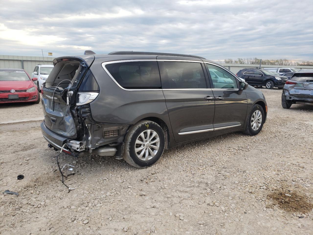 Photo 2 VIN: 2C4RC1BG1HR505755 - CHRYSLER PACIFICA 