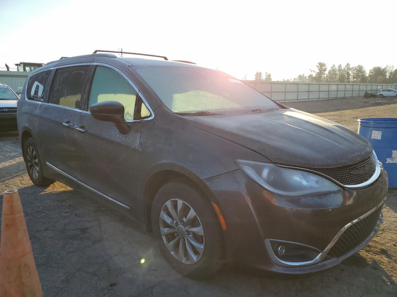 Photo 3 VIN: 2C4RC1BG1HR569309 - CHRYSLER PACIFICA 