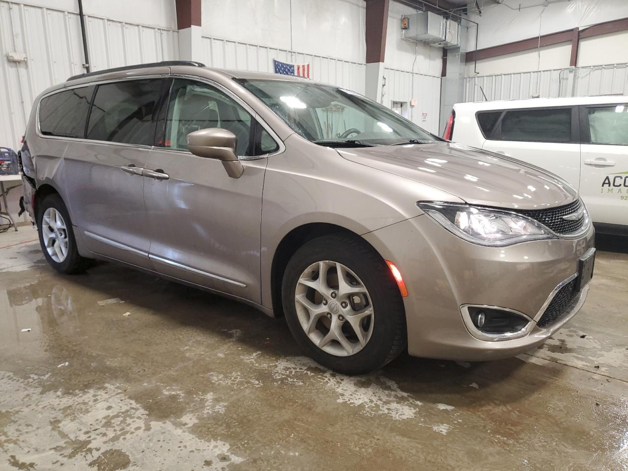 Photo 3 VIN: 2C4RC1BG1HR638287 - CHRYSLER PACIFICA 