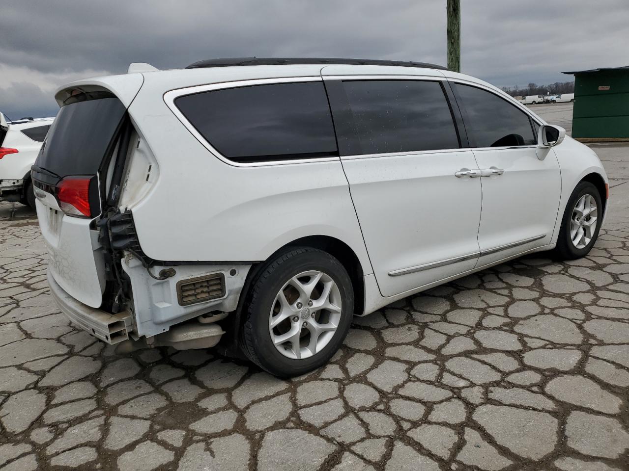 Photo 2 VIN: 2C4RC1BG1HR668177 - CHRYSLER PACIFICA 