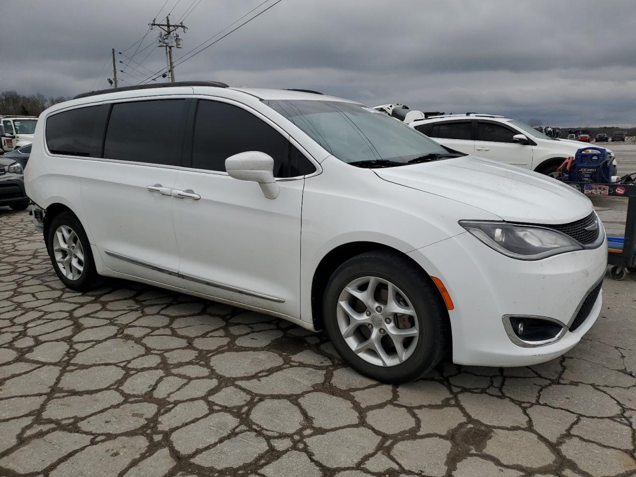 Photo 3 VIN: 2C4RC1BG1HR668177 - CHRYSLER PACIFICA 