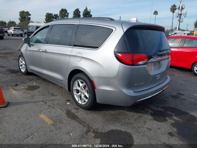 Photo 2 VIN: 2C4RC1BG1HR769672 - CHRYSLER PACIFICA 