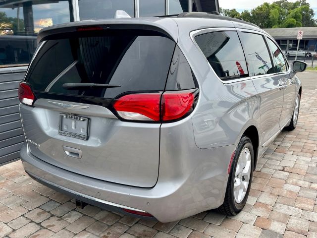 Photo 9 VIN: 2C4RC1BG1HR822967 - CHRYSLER PACIFICA 