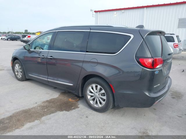 Photo 2 VIN: 2C4RC1BG1JR119147 - CHRYSLER PACIFICA 