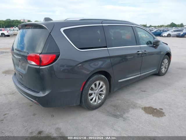 Photo 3 VIN: 2C4RC1BG1JR119147 - CHRYSLER PACIFICA 