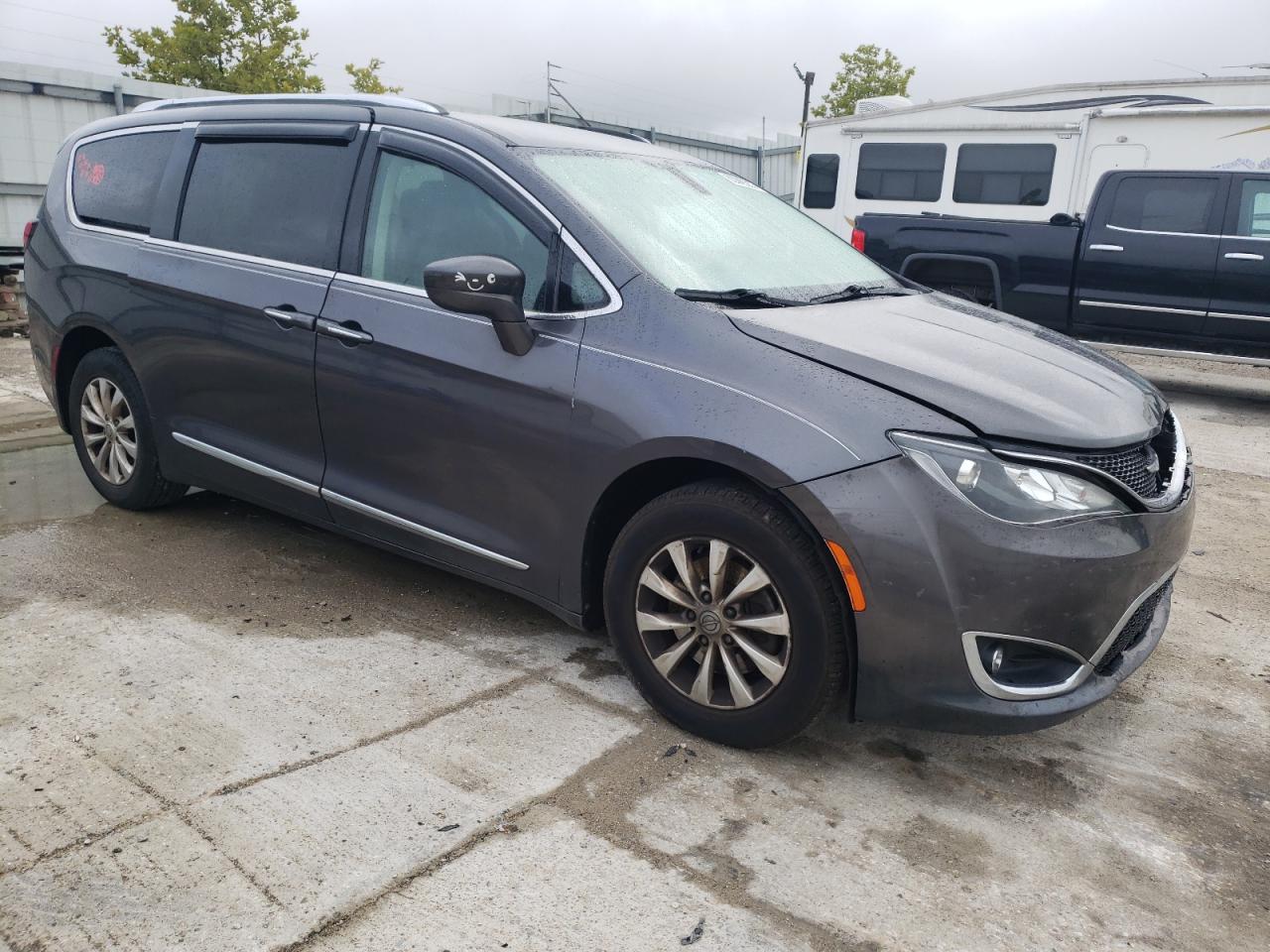 Photo 3 VIN: 2C4RC1BG1JR120413 - CHRYSLER PACIFICA 