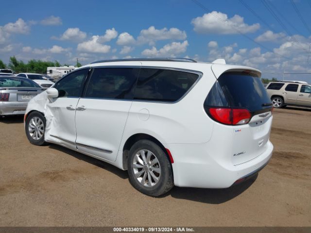 Photo 2 VIN: 2C4RC1BG1JR120511 - CHRYSLER PACIFICA 