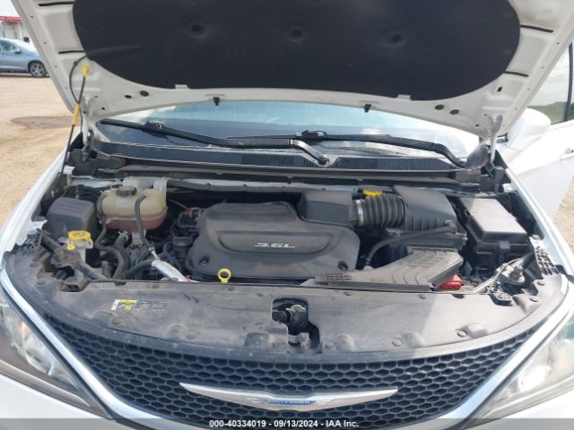 Photo 9 VIN: 2C4RC1BG1JR120511 - CHRYSLER PACIFICA 