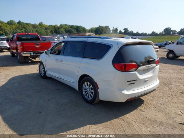 Photo 2 VIN: 2C4RC1BG1JR151970 - CHRYSLER PACIFICA 