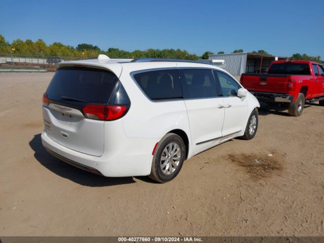 Photo 3 VIN: 2C4RC1BG1JR151970 - CHRYSLER PACIFICA 