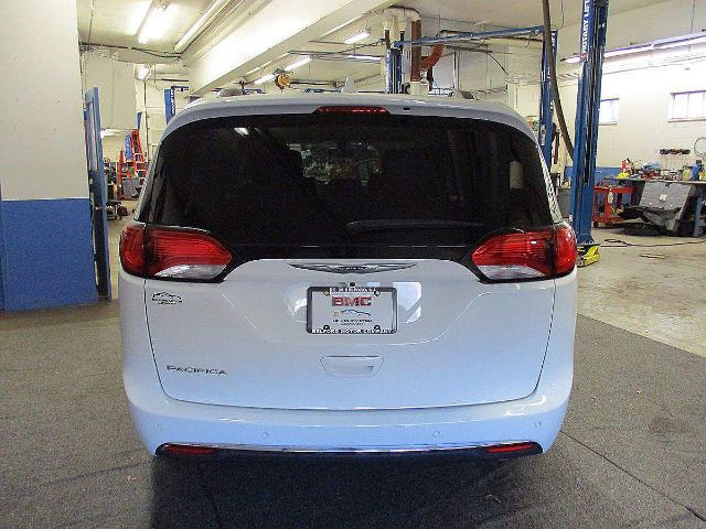 Photo 5 VIN: 2C4RC1BG1JR214369 - CHRYSLER PACIFICA 