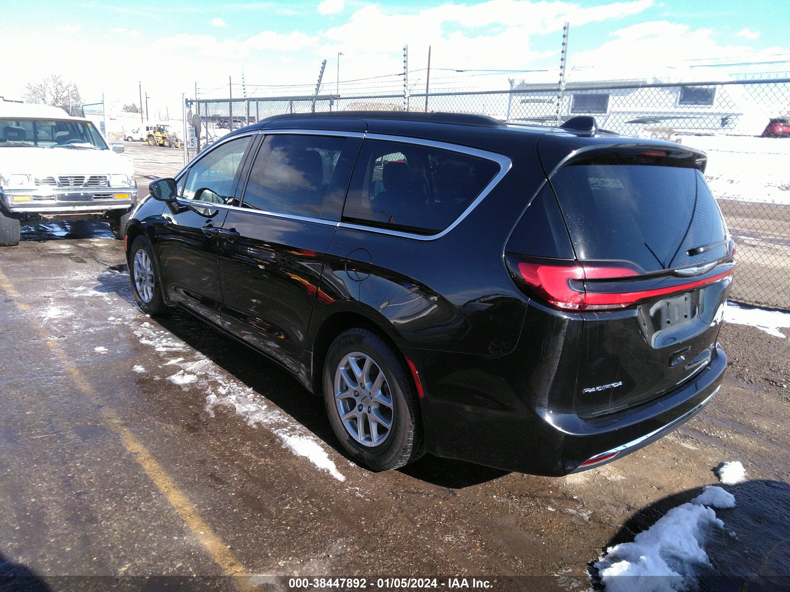 Photo 2 VIN: 2C4RC1BG1NR178138 - CHRYSLER PACIFICA 