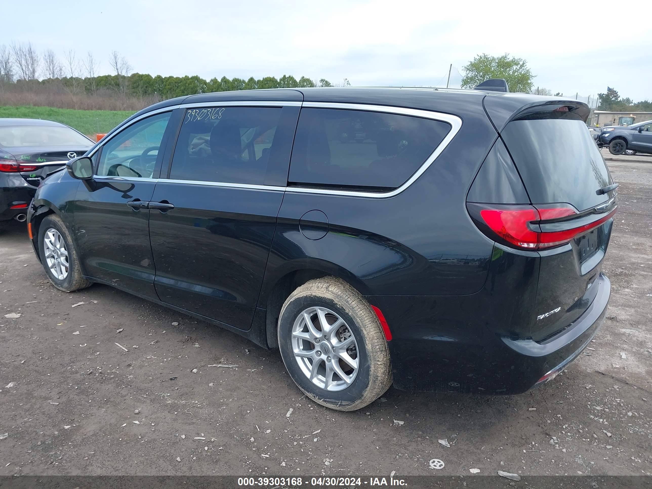 Photo 2 VIN: 2C4RC1BG1PR552718 - CHRYSLER PACIFICA 