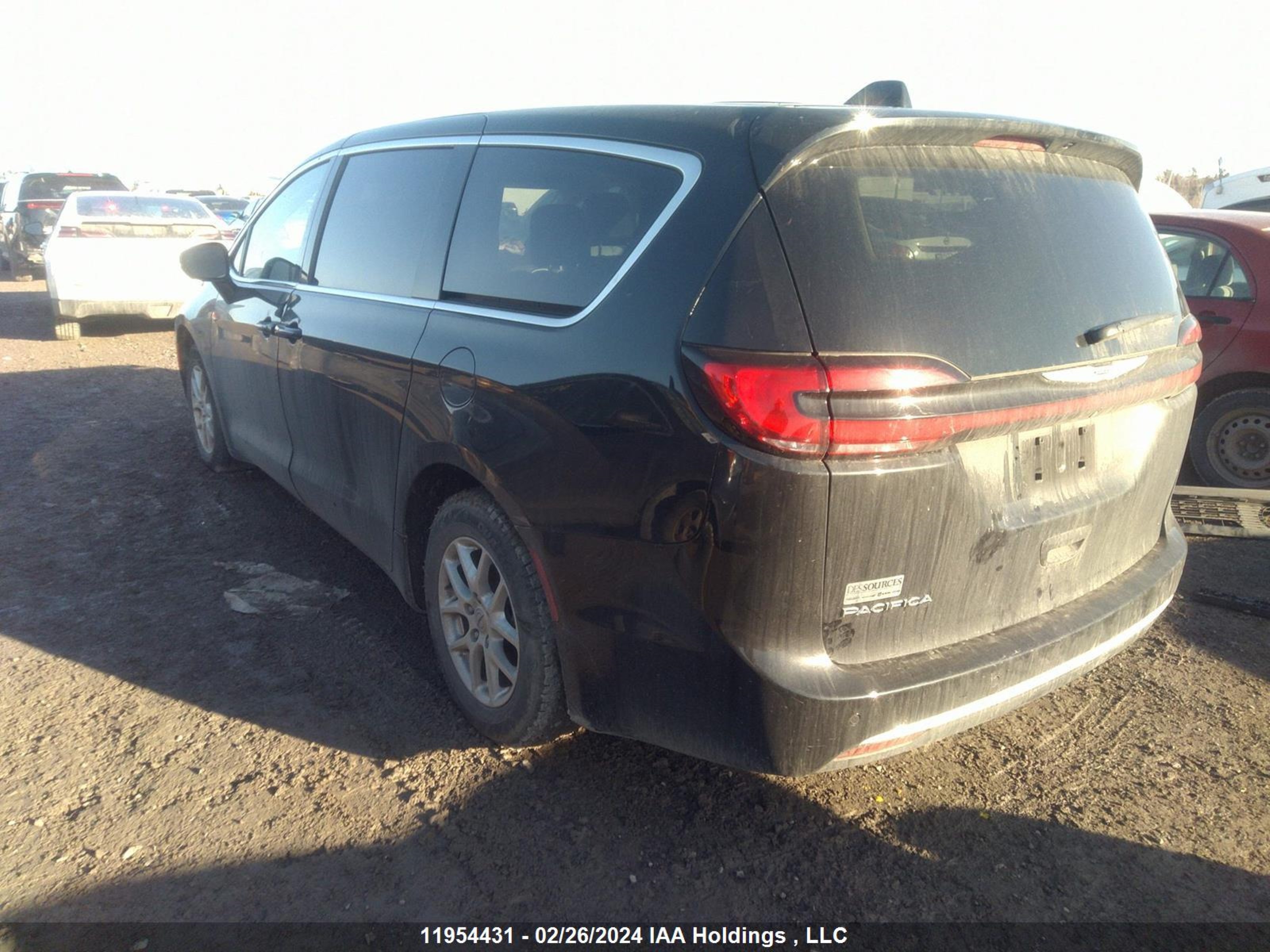 Photo 2 VIN: 2C4RC1BG1PR561127 - CHRYSLER PACIFICA 