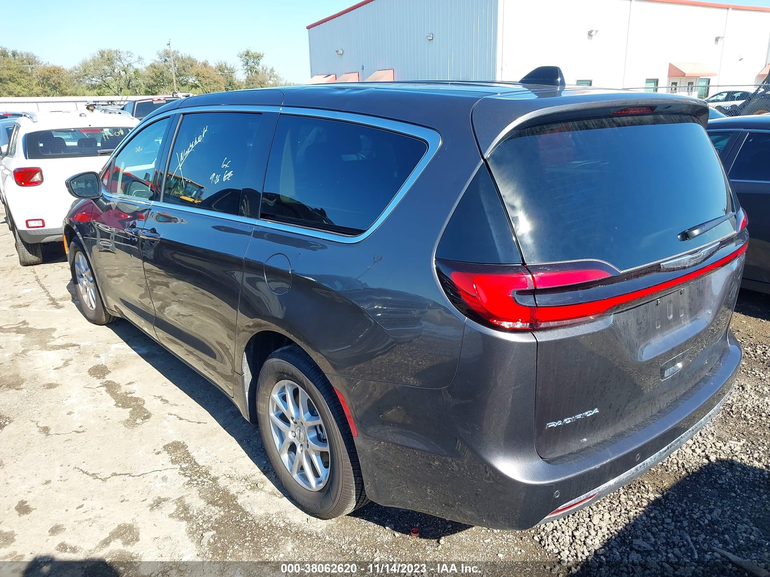 Photo 2 VIN: 2C4RC1BG1PR563699 - CHRYSLER PACIFICA 