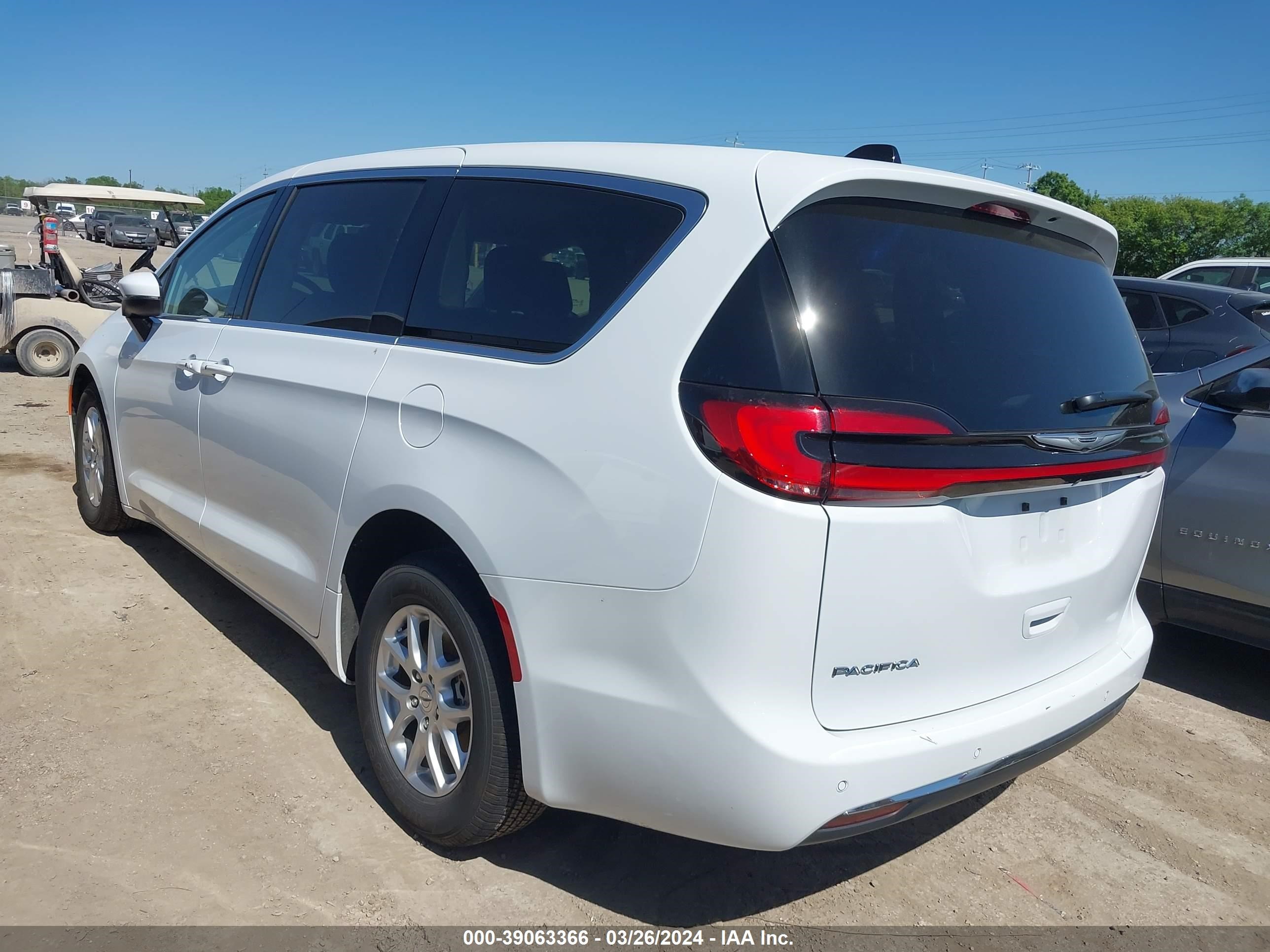 Photo 2 VIN: 2C4RC1BG1PR620855 - CHRYSLER PACIFICA 