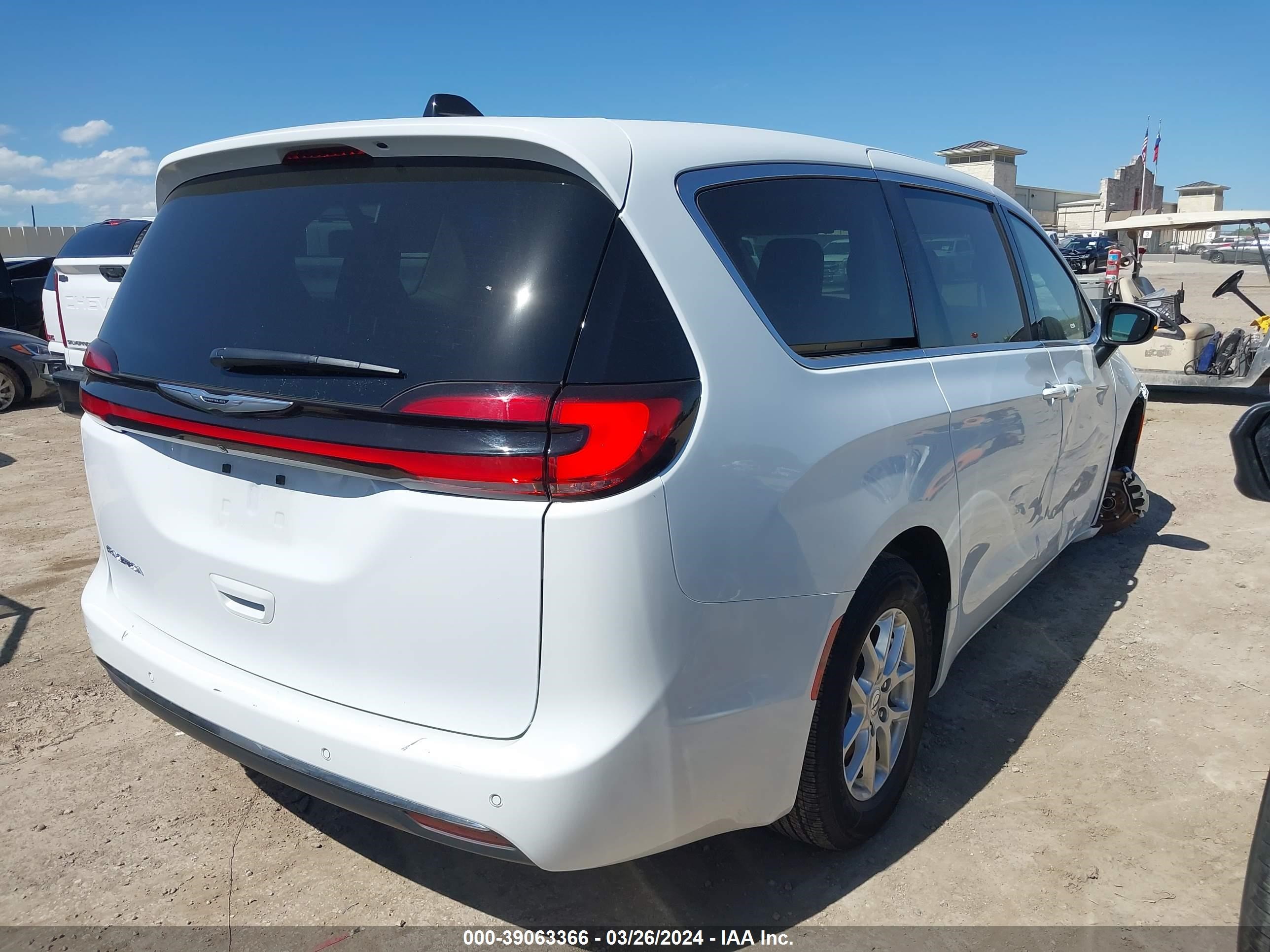 Photo 3 VIN: 2C4RC1BG1PR620855 - CHRYSLER PACIFICA 