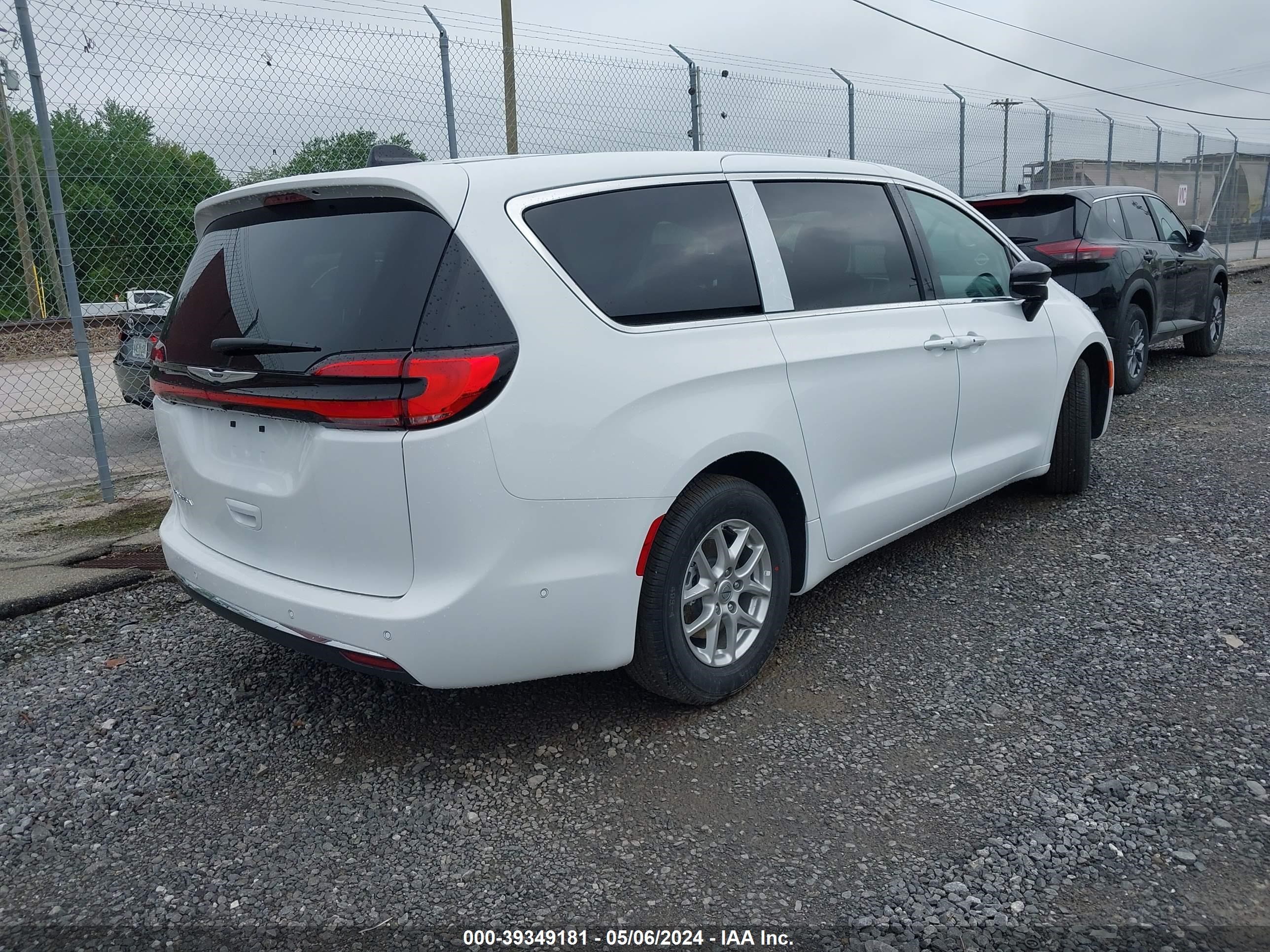 Photo 3 VIN: 2C4RC1BG1RR139247 - CHRYSLER PACIFICA 