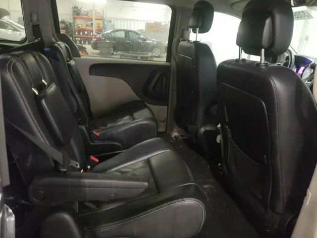 Photo 10 VIN: 2C4RC1BG2CR289102 - CHRYSLER TOWN & COU 