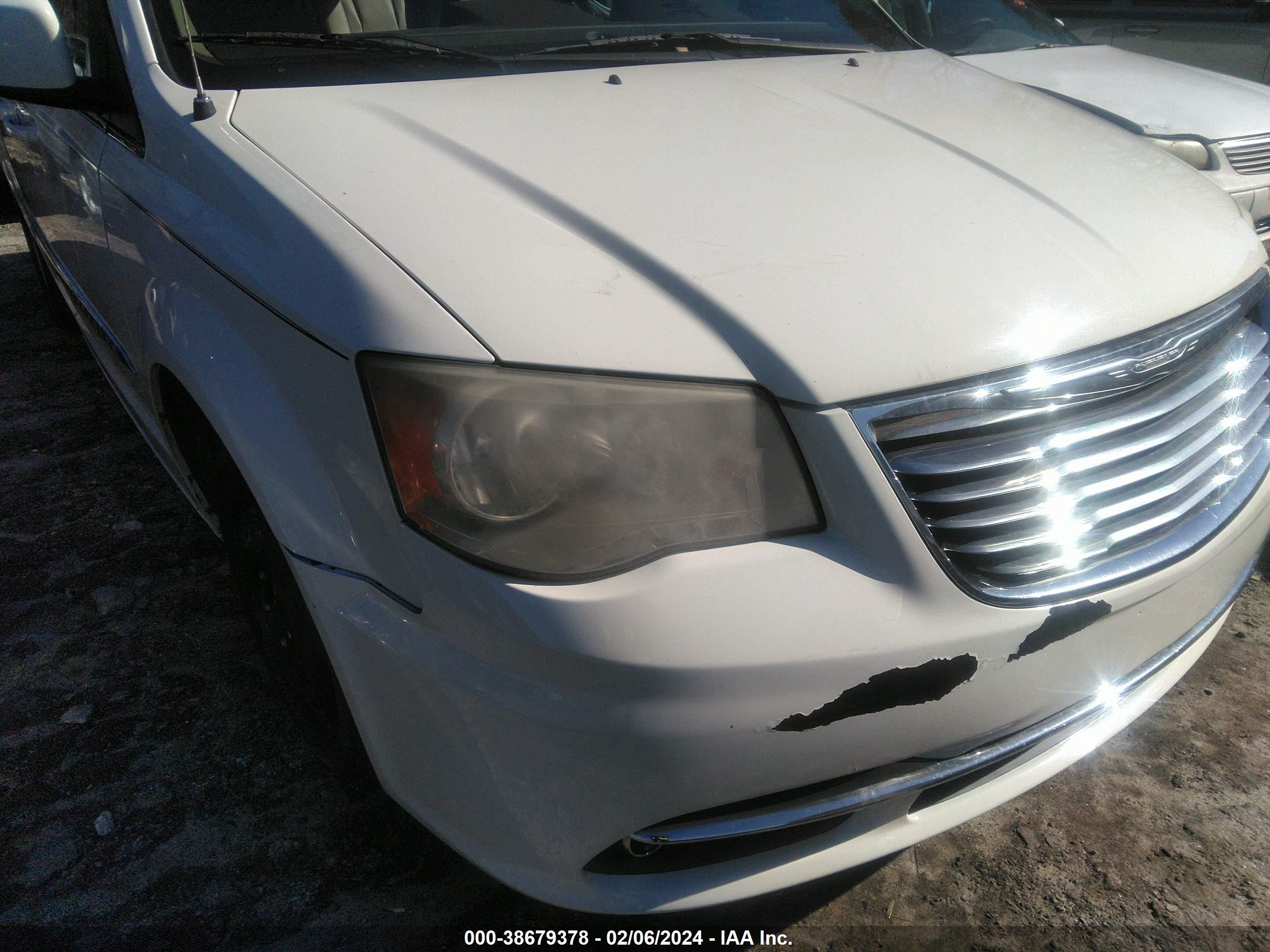 Photo 5 VIN: 2C4RC1BG2CR337472 - CHRYSLER TOWN & COUNTRY 