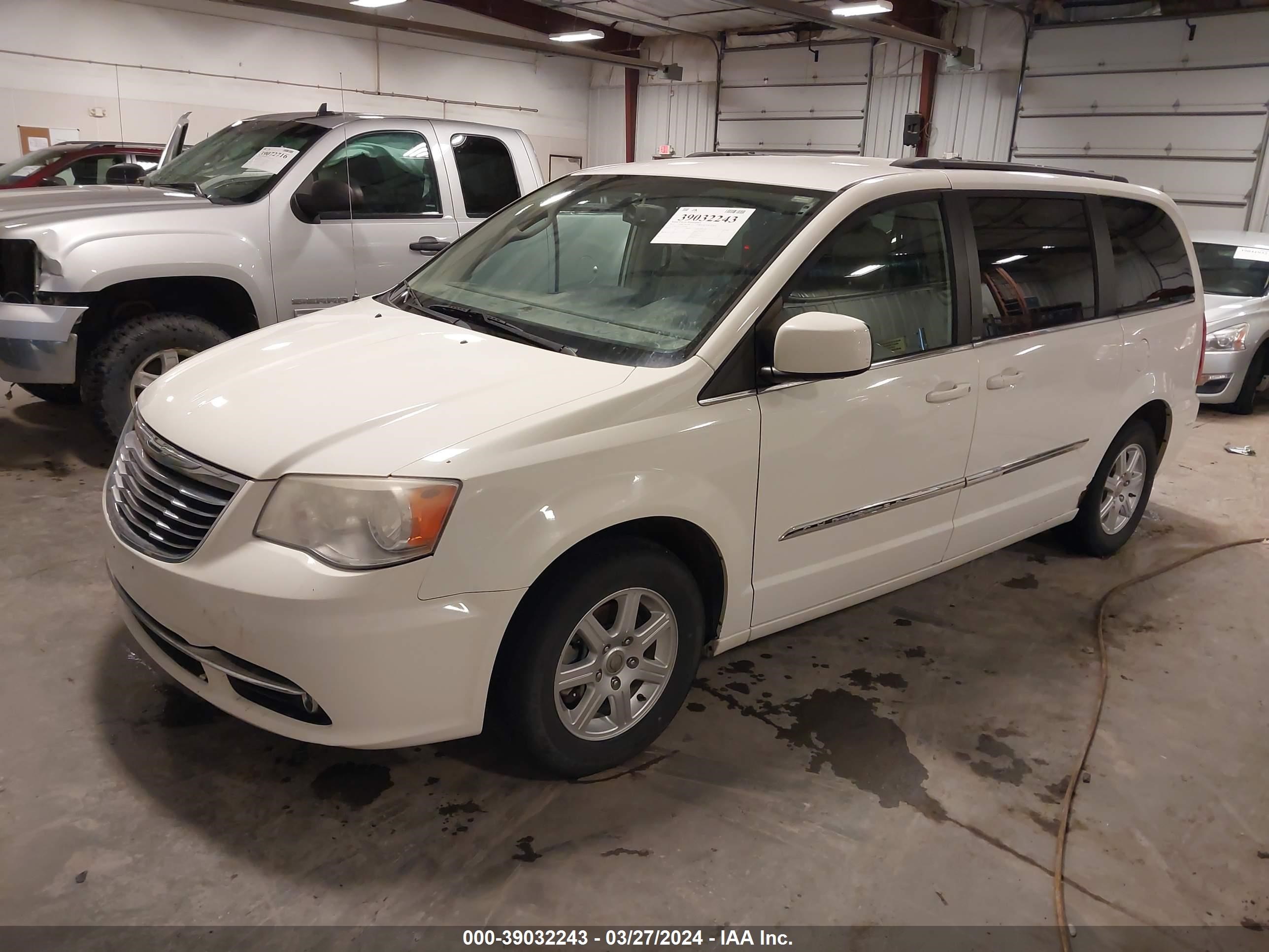 Photo 1 VIN: 2C4RC1BG2CR339481 - CHRYSLER TOWN & COUNTRY 