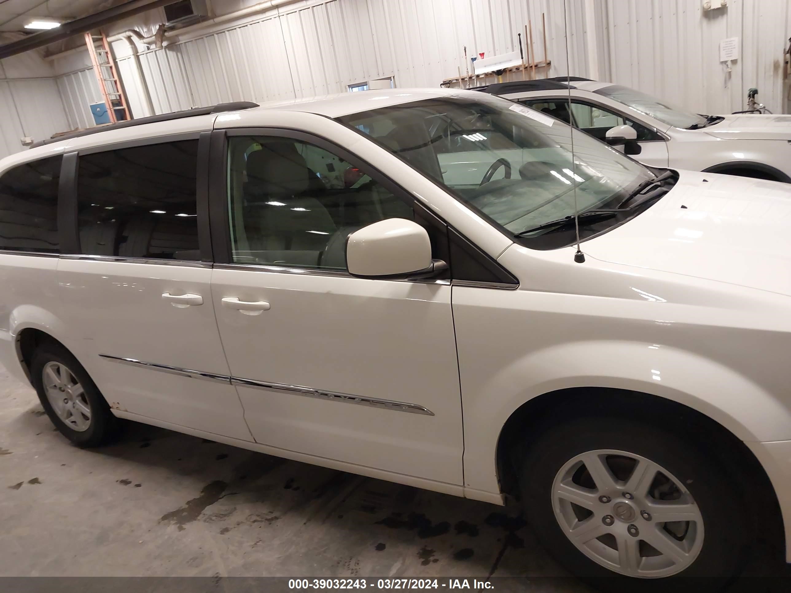 Photo 13 VIN: 2C4RC1BG2CR339481 - CHRYSLER TOWN & COUNTRY 