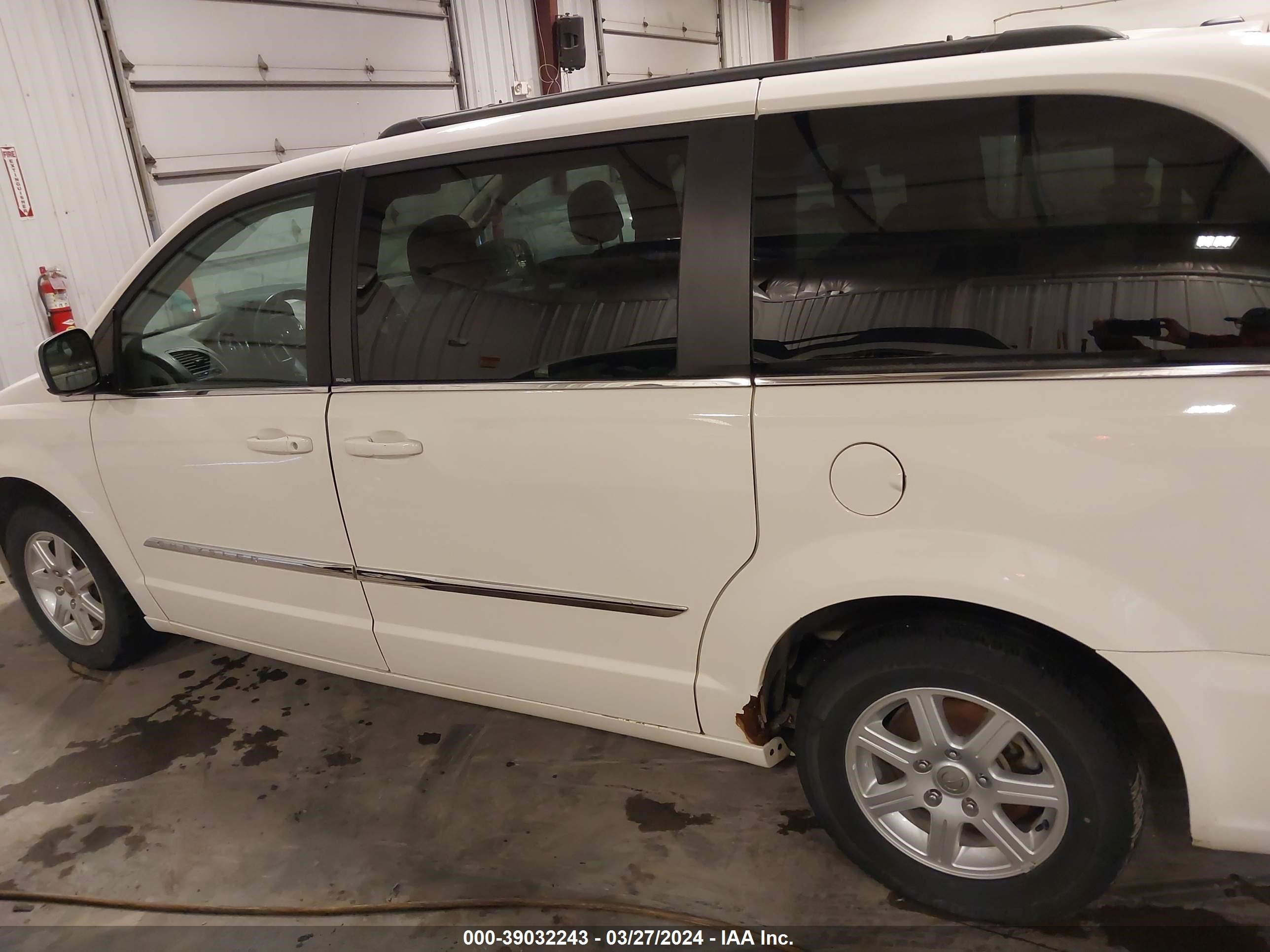 Photo 14 VIN: 2C4RC1BG2CR339481 - CHRYSLER TOWN & COUNTRY 