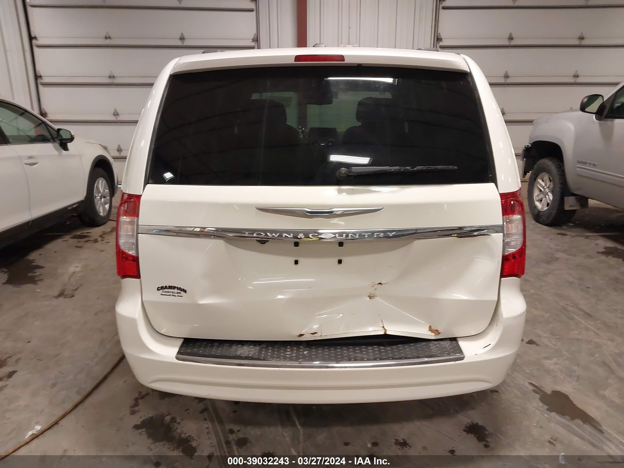 Photo 16 VIN: 2C4RC1BG2CR339481 - CHRYSLER TOWN & COUNTRY 