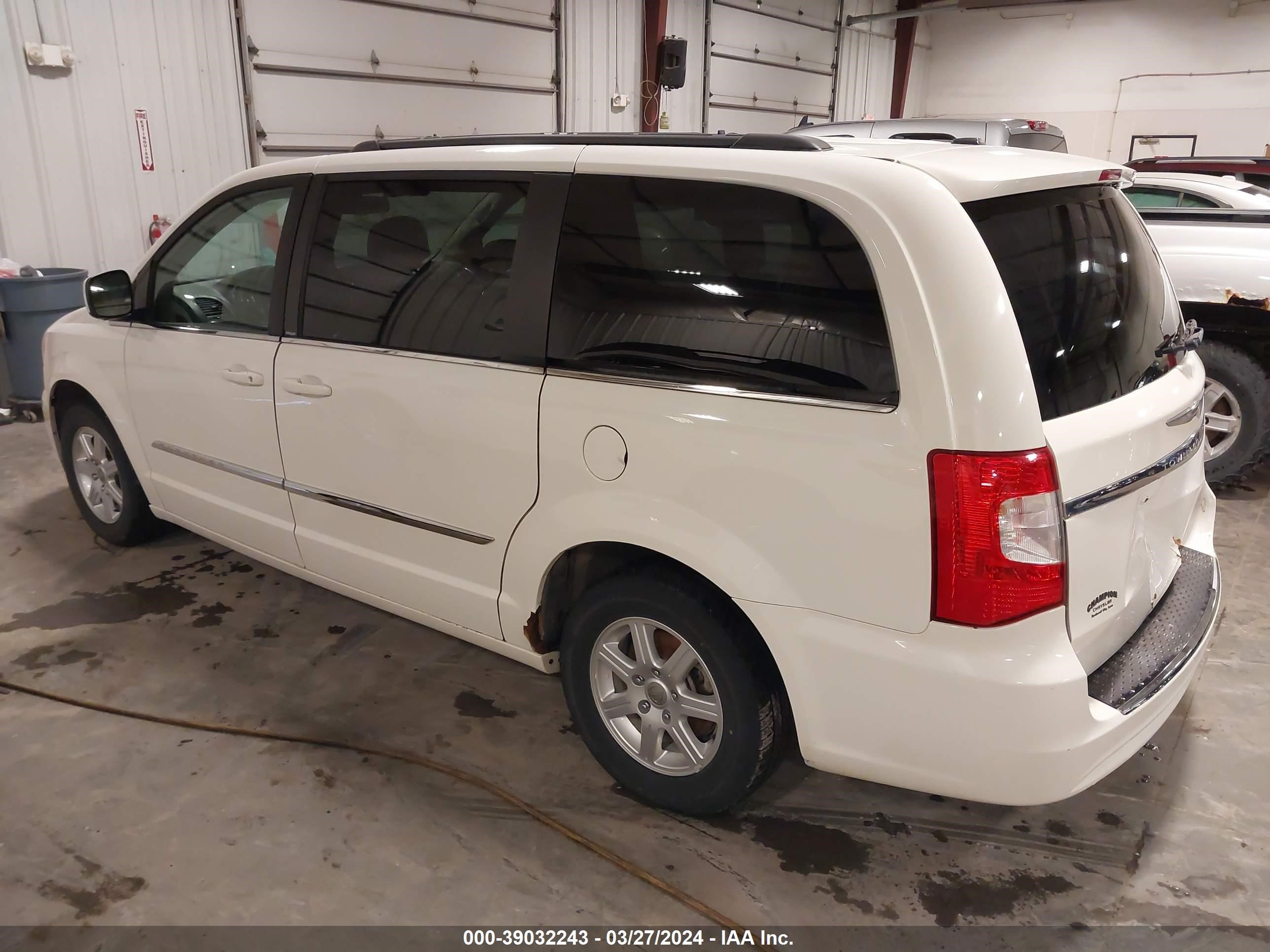 Photo 2 VIN: 2C4RC1BG2CR339481 - CHRYSLER TOWN & COUNTRY 