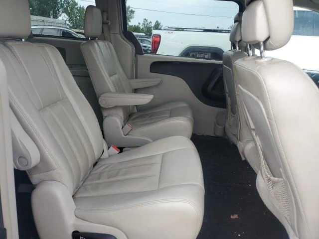 Photo 10 VIN: 2C4RC1BG2CR415653 - CHRYSLER TOWN & COU 