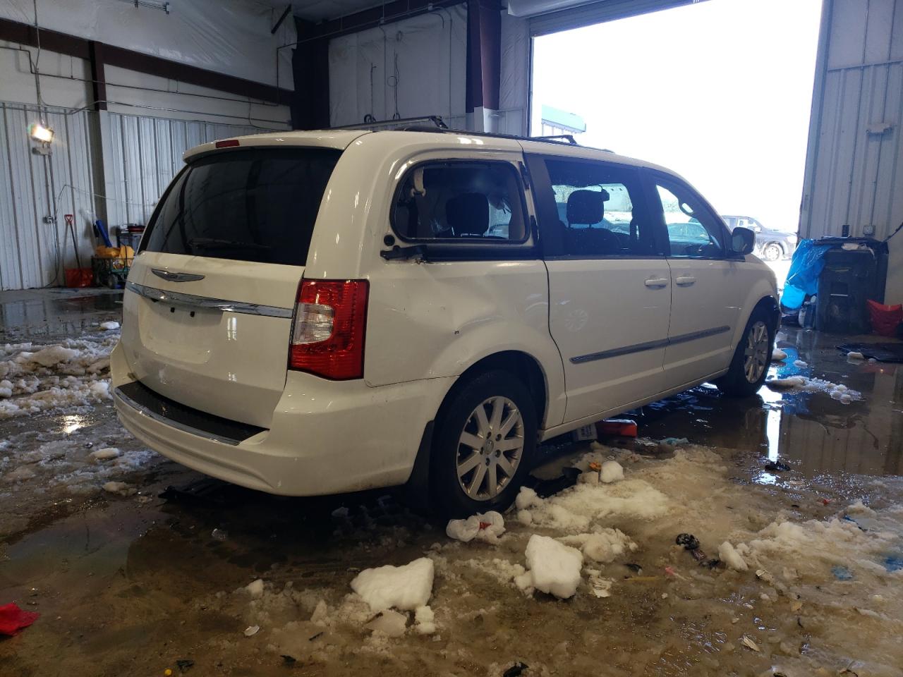 Photo 2 VIN: 2C4RC1BG2DR815634 - CHRYSLER TOWN & COUNTRY 