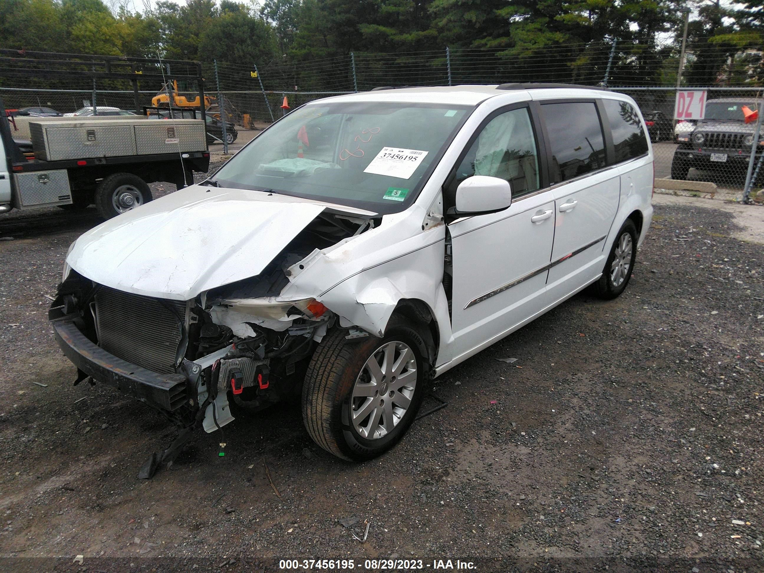 Photo 1 VIN: 2C4RC1BG2ER159775 - CHRYSLER TOWN & COUNTRY 