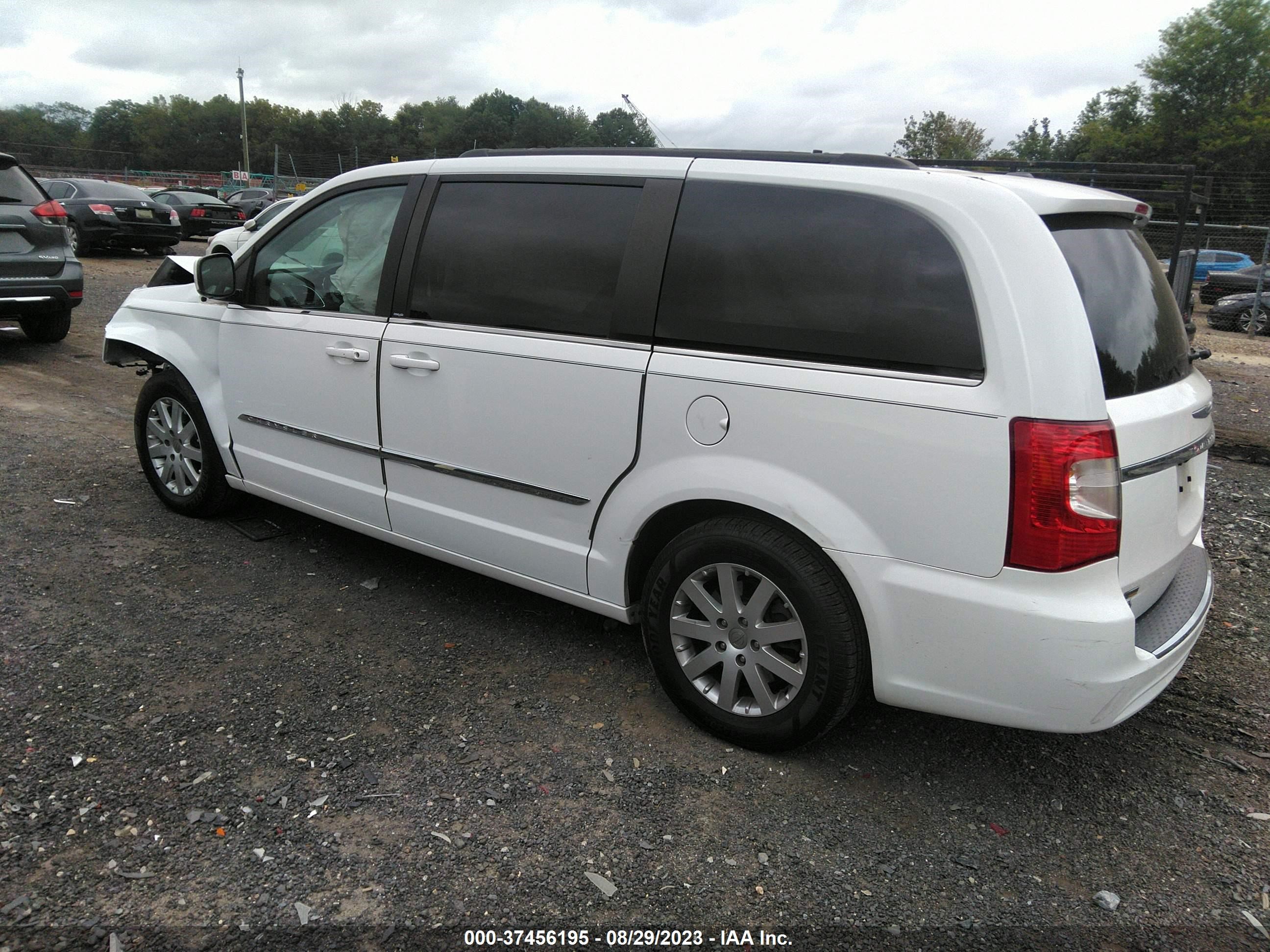 Photo 2 VIN: 2C4RC1BG2ER159775 - CHRYSLER TOWN & COUNTRY 