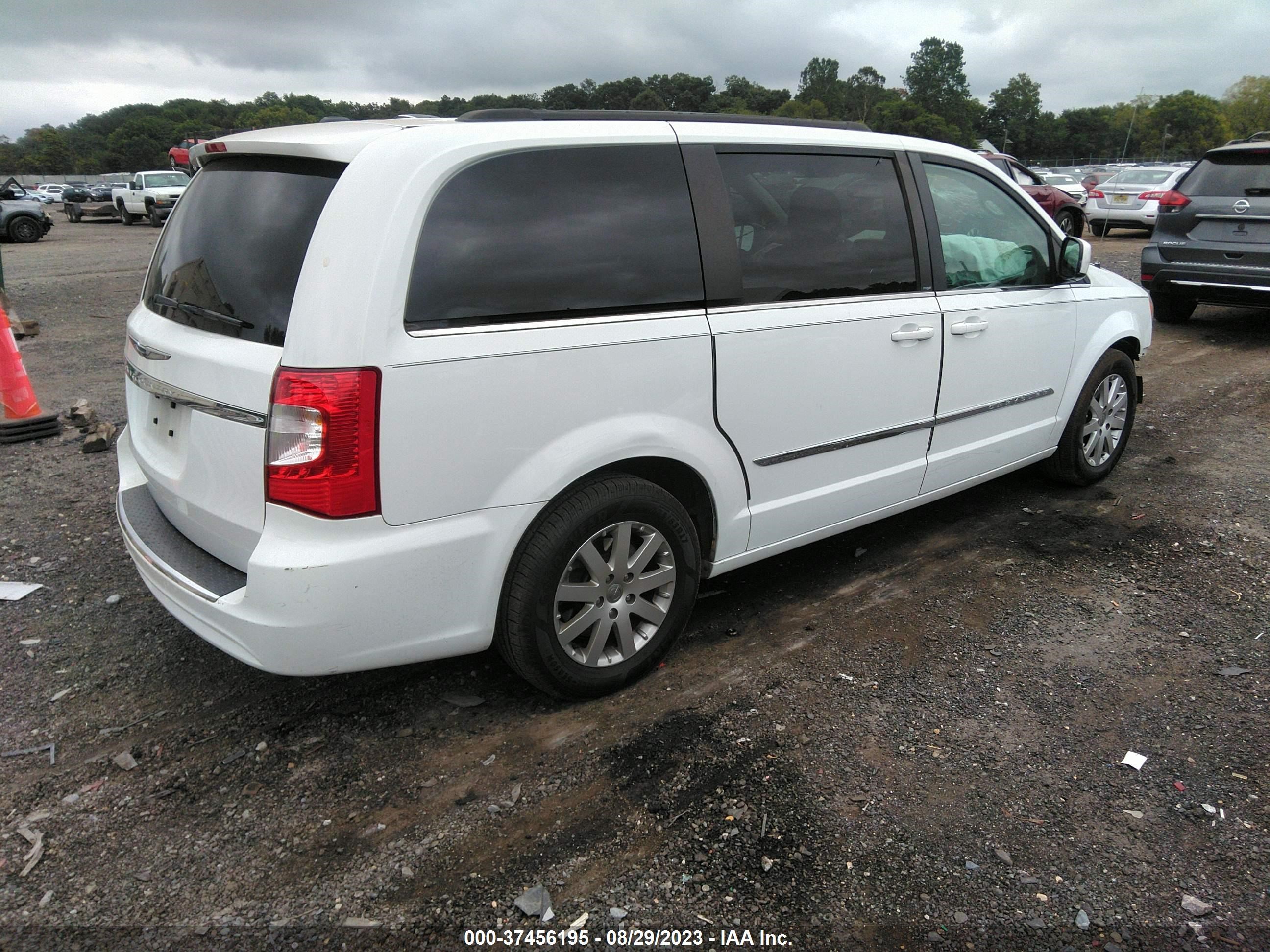 Photo 3 VIN: 2C4RC1BG2ER159775 - CHRYSLER TOWN & COUNTRY 