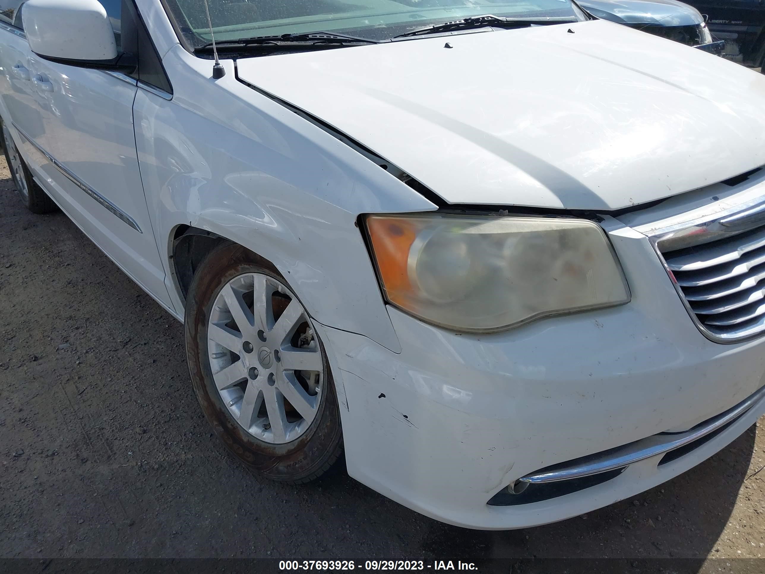 Photo 5 VIN: 2C4RC1BG2ER225533 - CHRYSLER TOWN & COUNTRY 