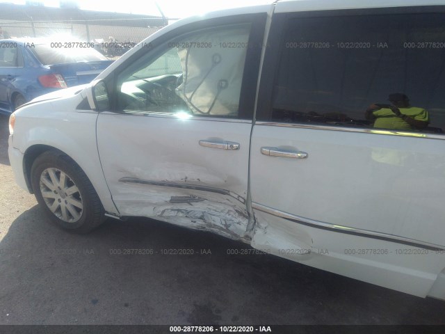 Photo 5 VIN: 2C4RC1BG2FR525803 - CHRYSLER TOWN & COUNTRY 