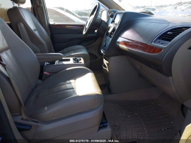 Photo 4 VIN: 2C4RC1BG2GR105217 - CHRYSLER TOWN AND COUNTRY 