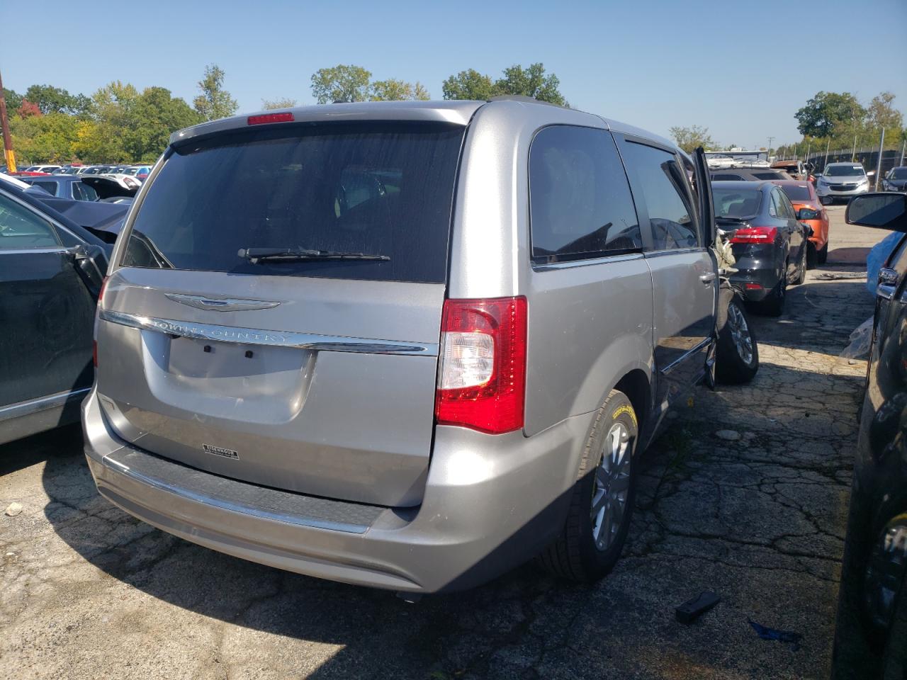 Photo 2 VIN: 2C4RC1BG2GR288733 - CHRYSLER TOWN & COUNTRY 