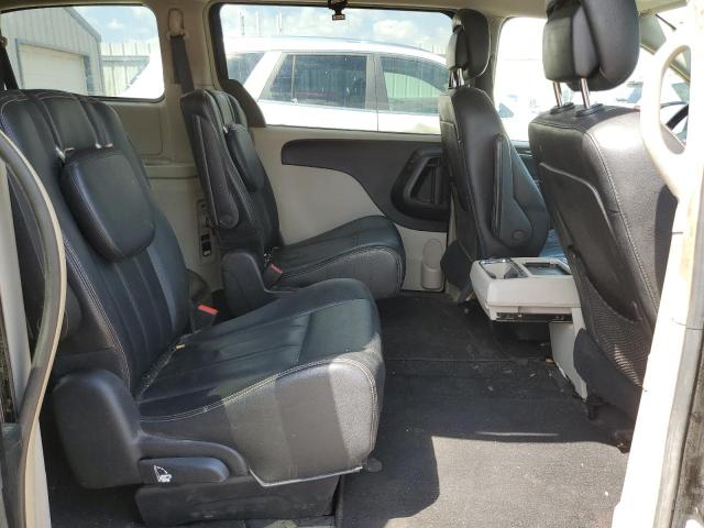 Photo 10 VIN: 2C4RC1BG2GR289607 - CHRYSLER TOWN & COU 