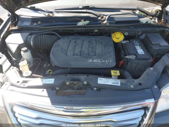 Photo 9 VIN: 2C4RC1BG2GR305658 - CHRYSLER TOWN AND COUNTRY 