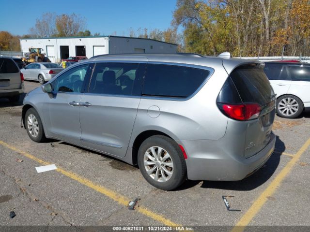 Photo 2 VIN: 2C4RC1BG2HR702384 - CHRYSLER PACIFICA 