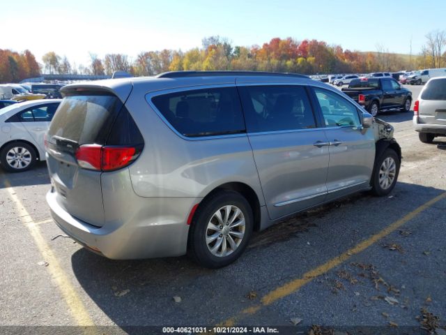 Photo 3 VIN: 2C4RC1BG2HR702384 - CHRYSLER PACIFICA 