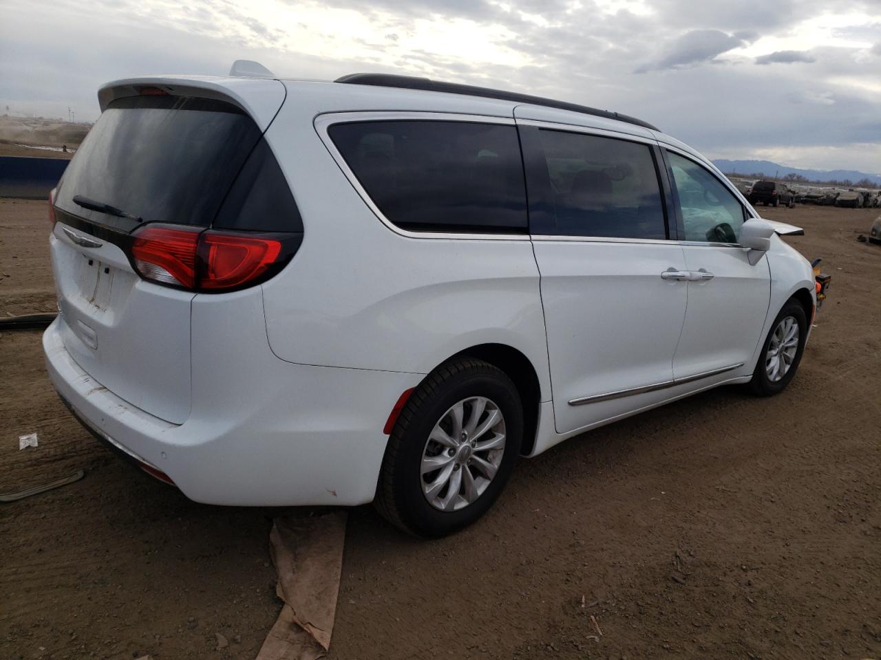 Photo 2 VIN: 2C4RC1BG2HR703423 - CHRYSLER PACIFICA 