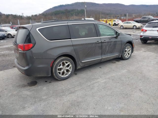 Photo 3 VIN: 2C4RC1BG2HR831547 - CHRYSLER PACIFICA 