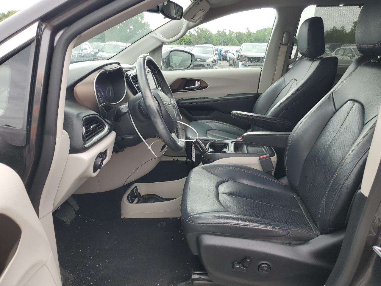 Photo 6 VIN: 2C4RC1BG2JR122784 - CHRYSLER PACIFICA 